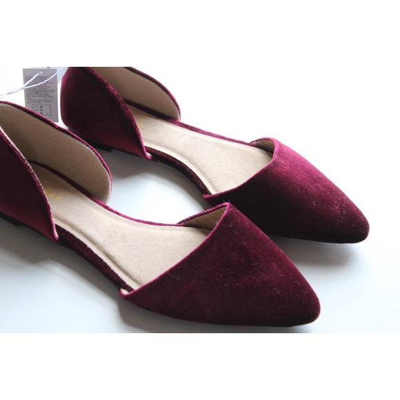 Old Navy Shoes - 🆕 Crushed Velvet Pointed Flats